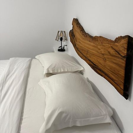 The Coast Suites Tourlos Bagian luar foto