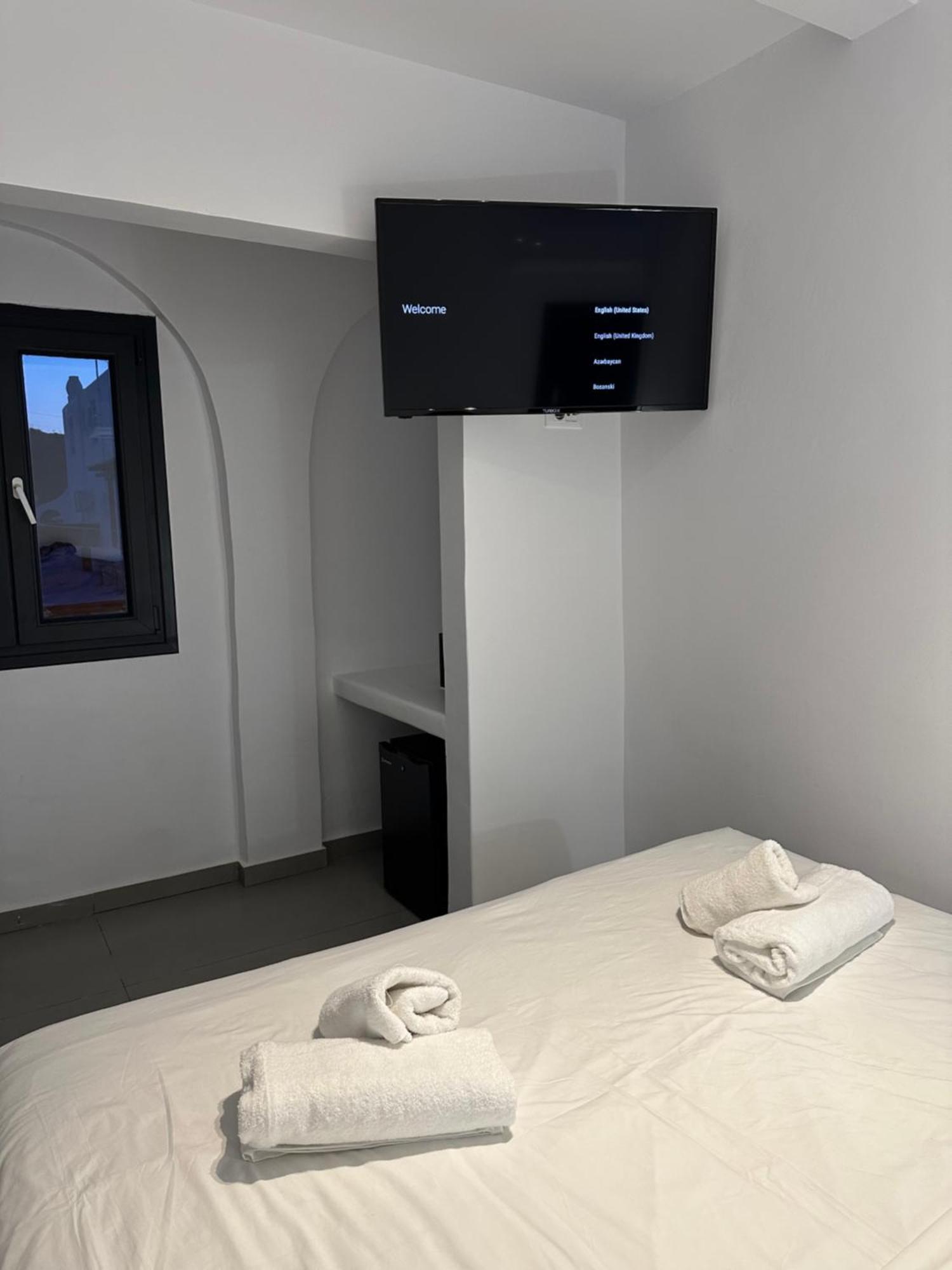 The Coast Suites Tourlos Bagian luar foto