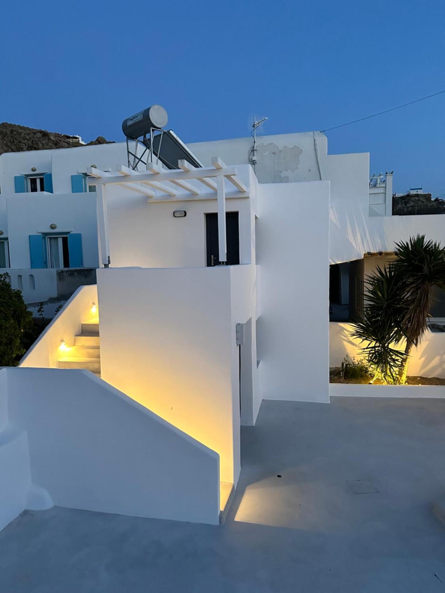 The Coast Suites Tourlos Bagian luar foto