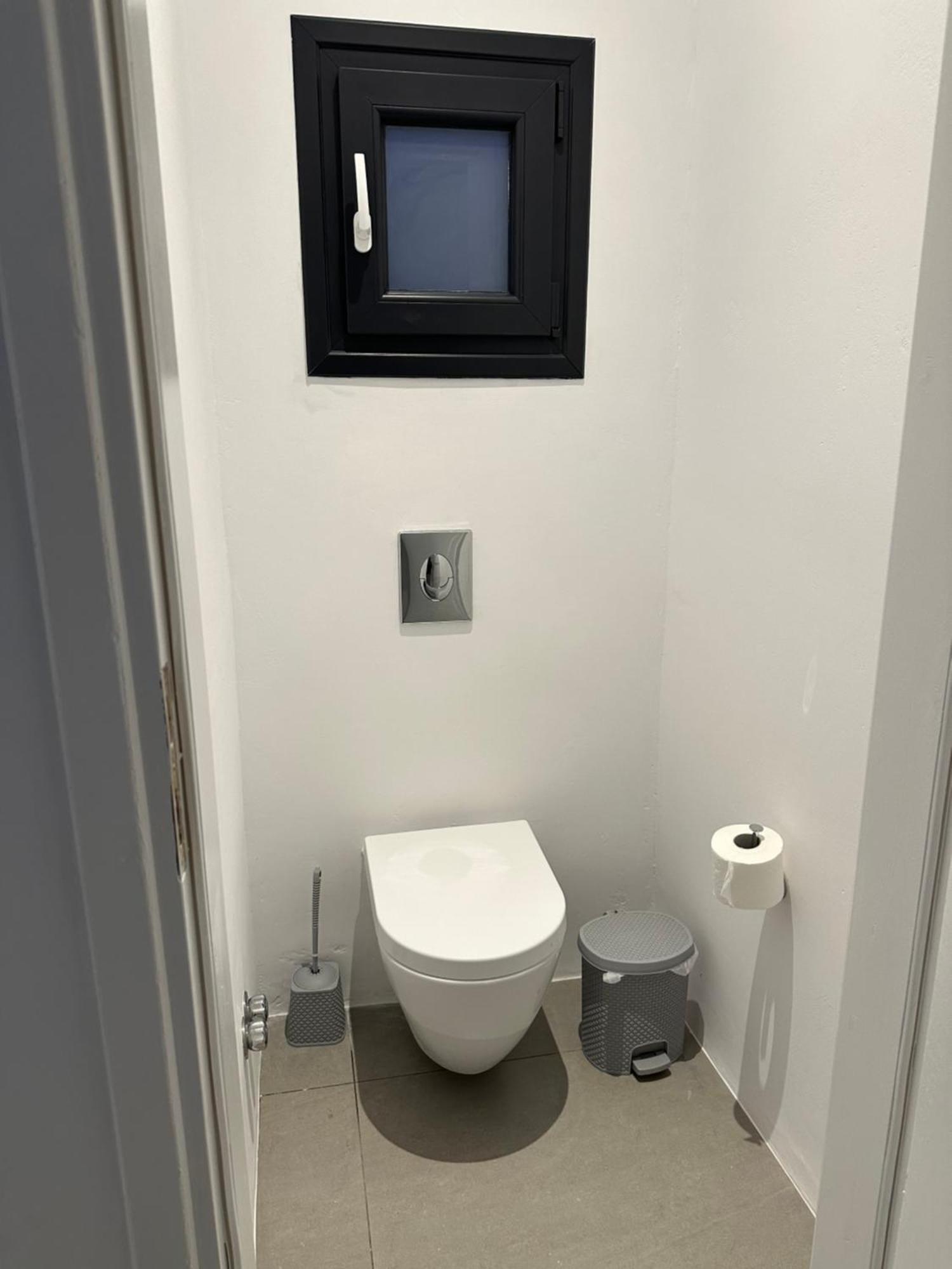 The Coast Suites Tourlos Bagian luar foto