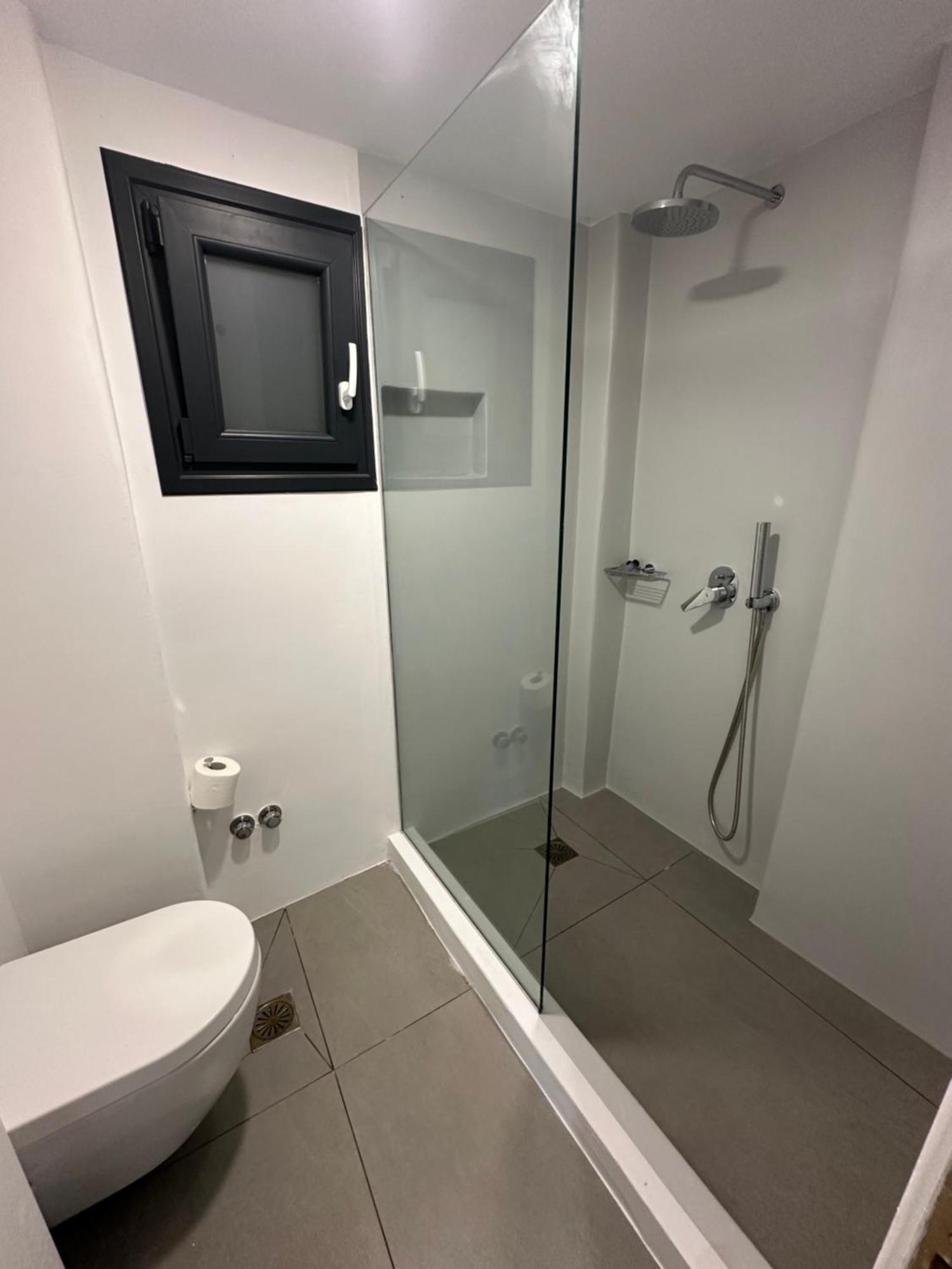 The Coast Suites Tourlos Bagian luar foto