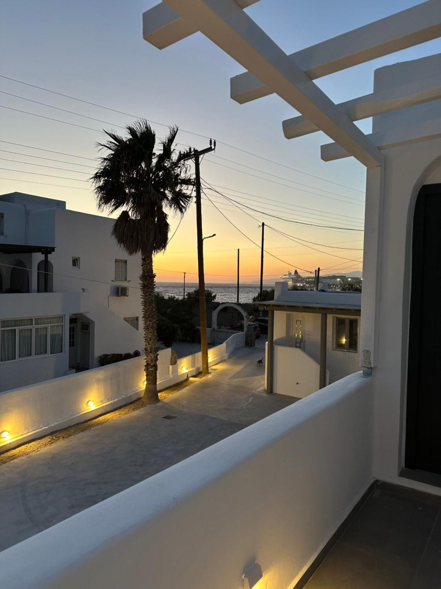 The Coast Suites Tourlos Bagian luar foto