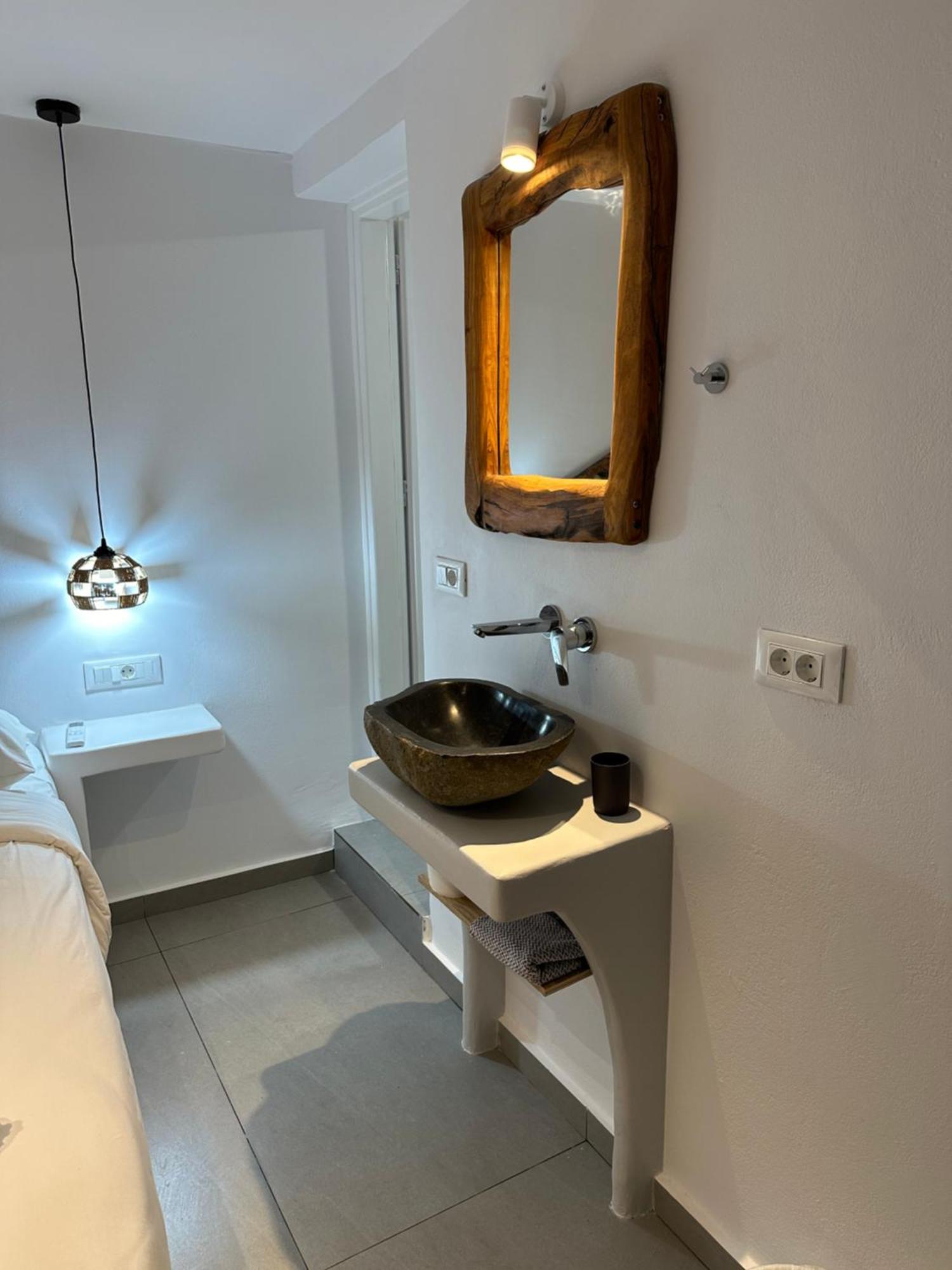 The Coast Suites Tourlos Bagian luar foto