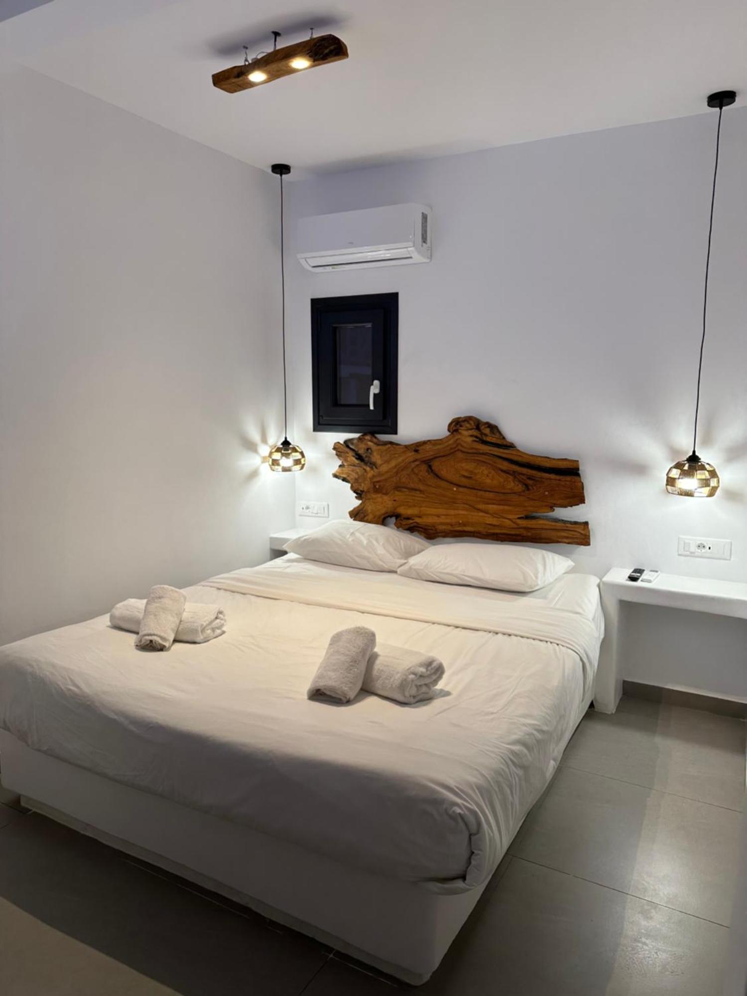 The Coast Suites Tourlos Bagian luar foto