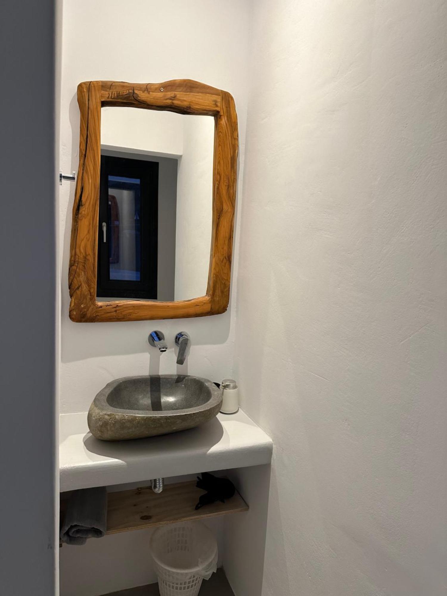 The Coast Suites Tourlos Bagian luar foto