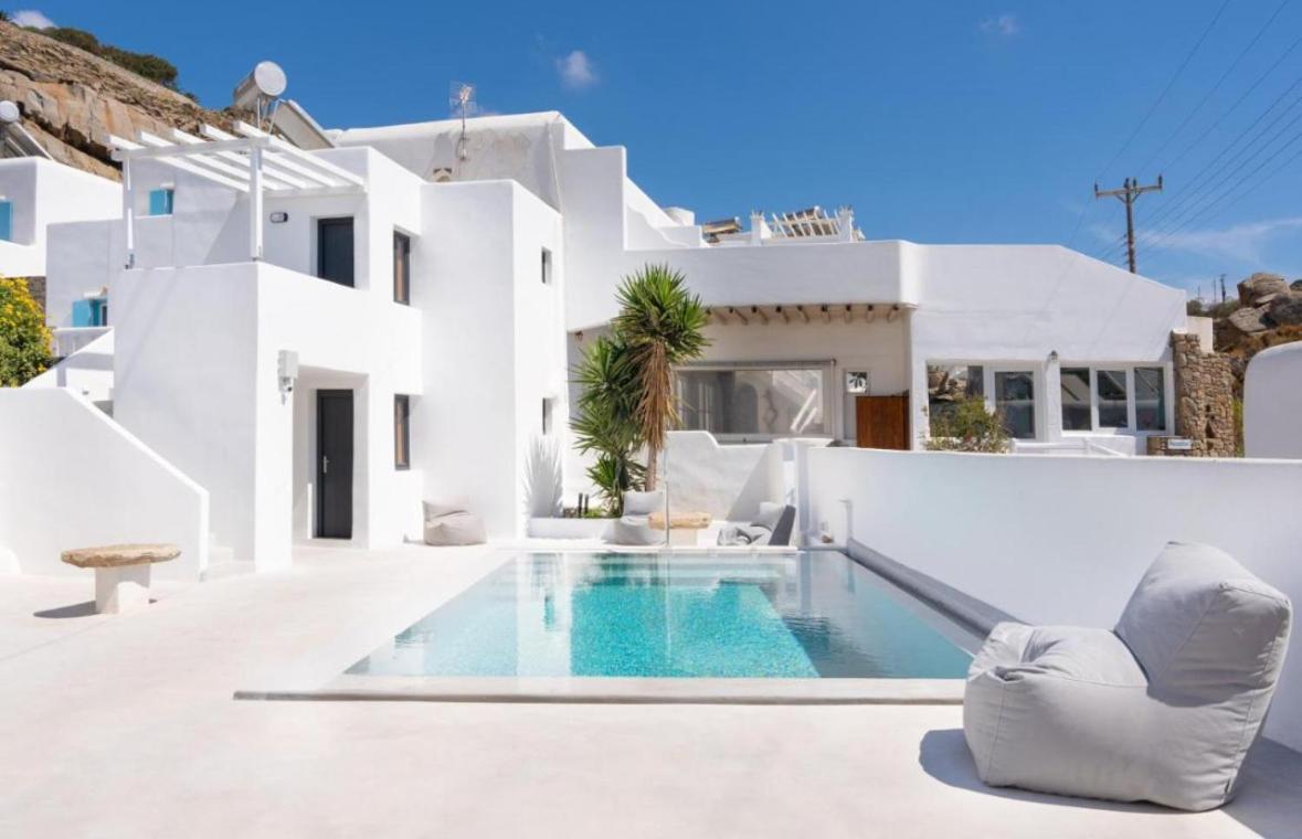 The Coast Suites Tourlos Bagian luar foto
